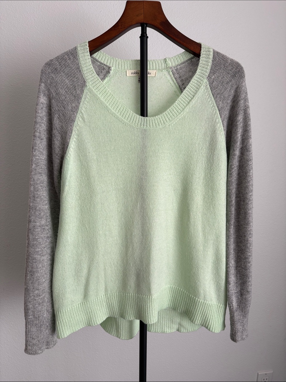 Rob o & Nikki women’s Light Mint & Gray Raglan Crewneck Sweater  M